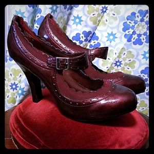 Vintage style vine burgundy Heels
